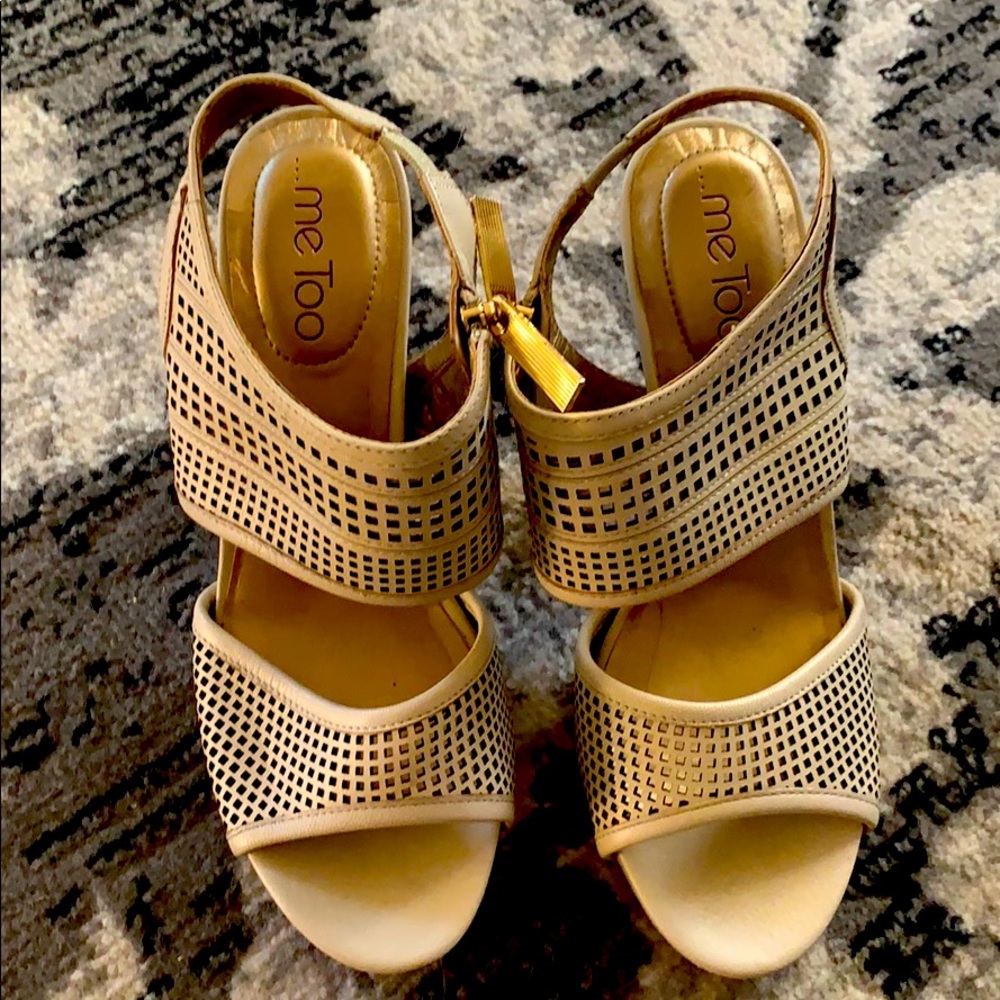 Beige low wooden heel
